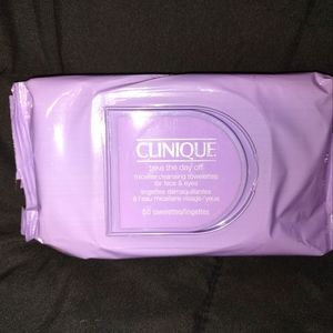 Clinique take the day off micellar cleansing towels